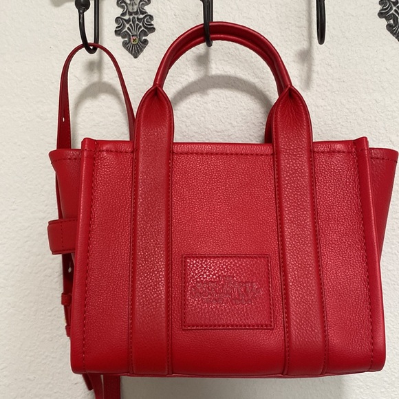 Marc Jacobs SMALL Leather Tote Red - Picture 2 of 7